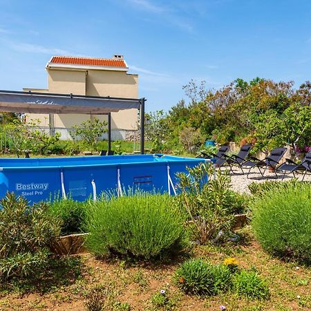 Apartment Sea And Mountain With Pool Novigrad  Екстериор снимка