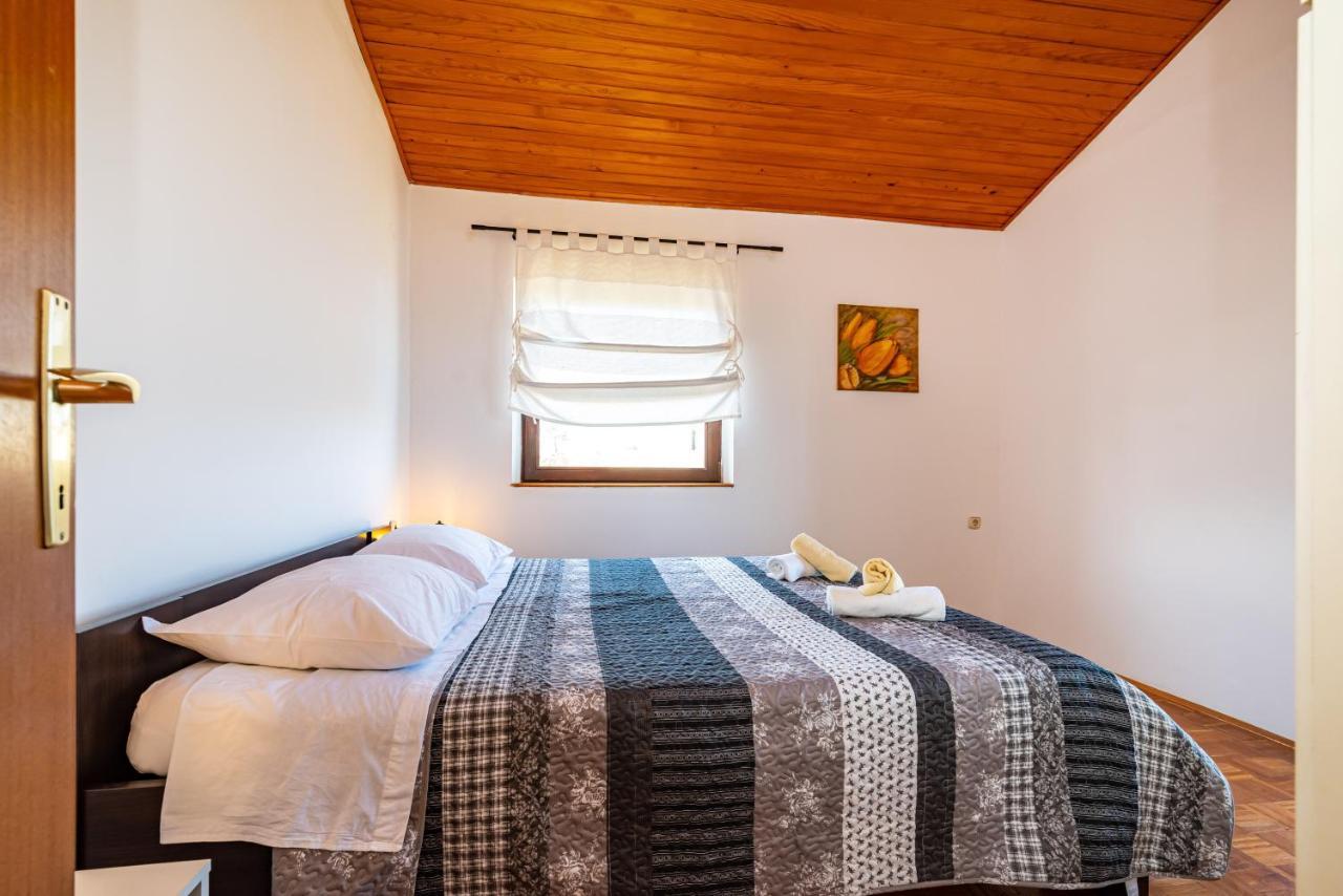 Apartment Sea And Mountain With Pool Novigrad  Стая снимка