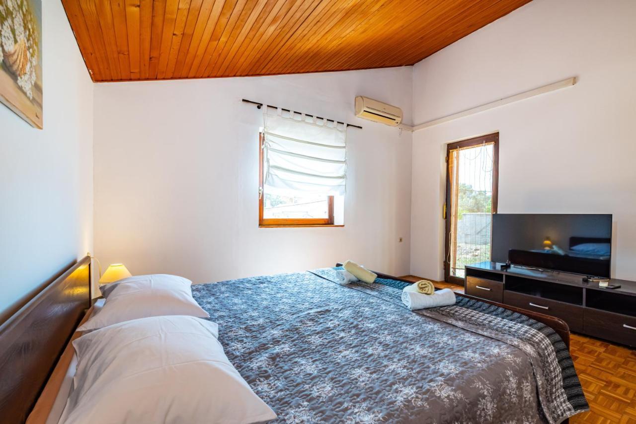 Apartment Sea And Mountain With Pool Novigrad  Стая снимка