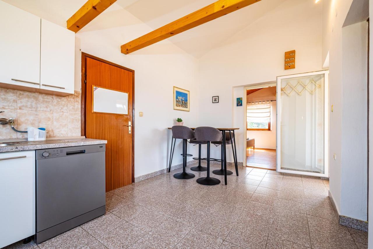 Apartment Sea And Mountain With Pool Novigrad  Стая снимка