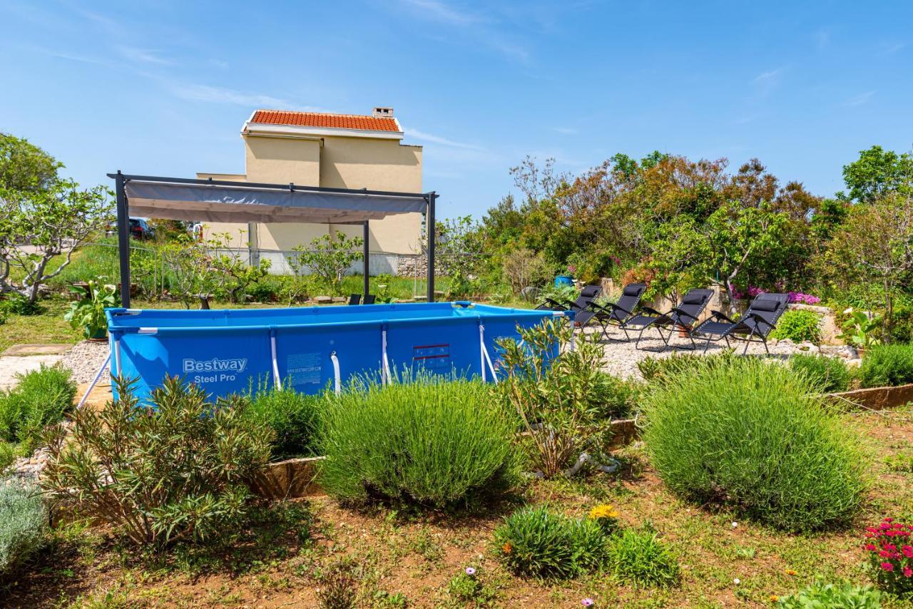 Apartment Sea And Mountain With Pool Novigrad  Екстериор снимка