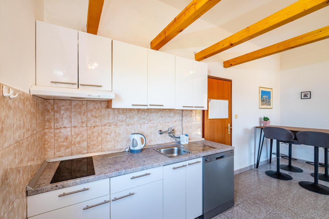 Apartment Sea And Mountain With Pool Novigrad  Екстериор снимка