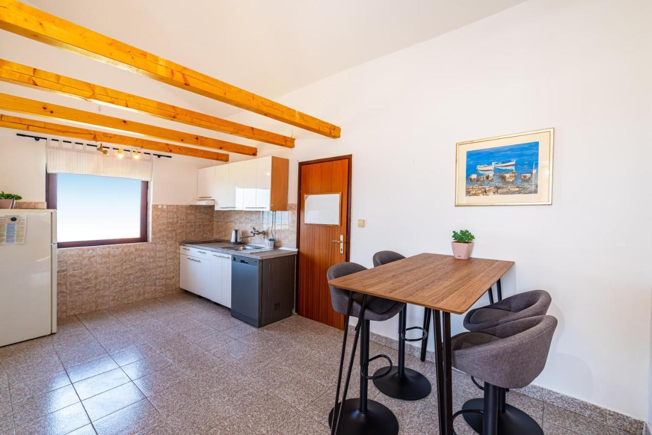 Apartment Sea And Mountain With Pool Novigrad  Екстериор снимка
