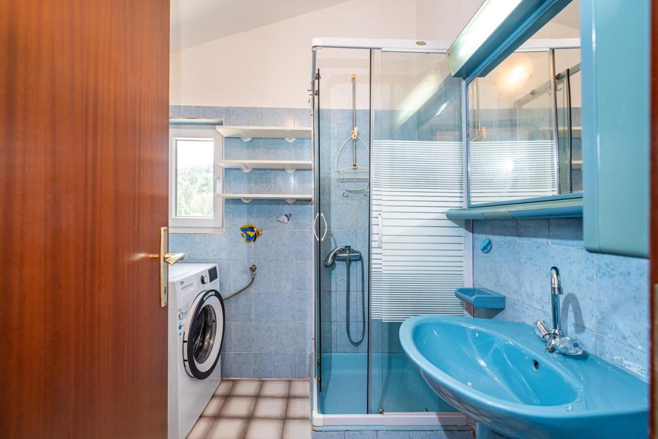 Apartment Sea And Mountain With Pool Novigrad  Екстериор снимка
