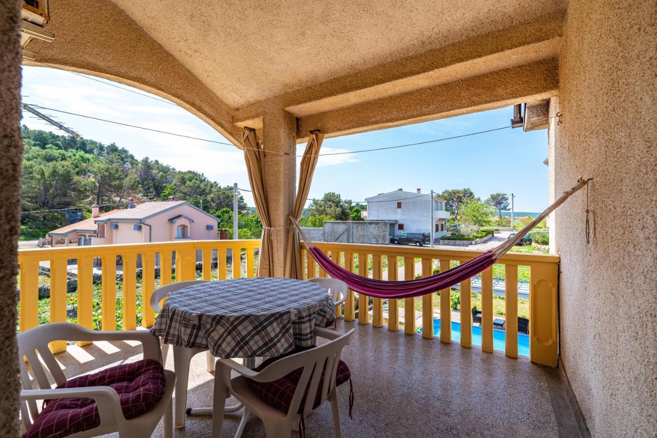 Apartment Sea And Mountain With Pool Novigrad  Екстериор снимка