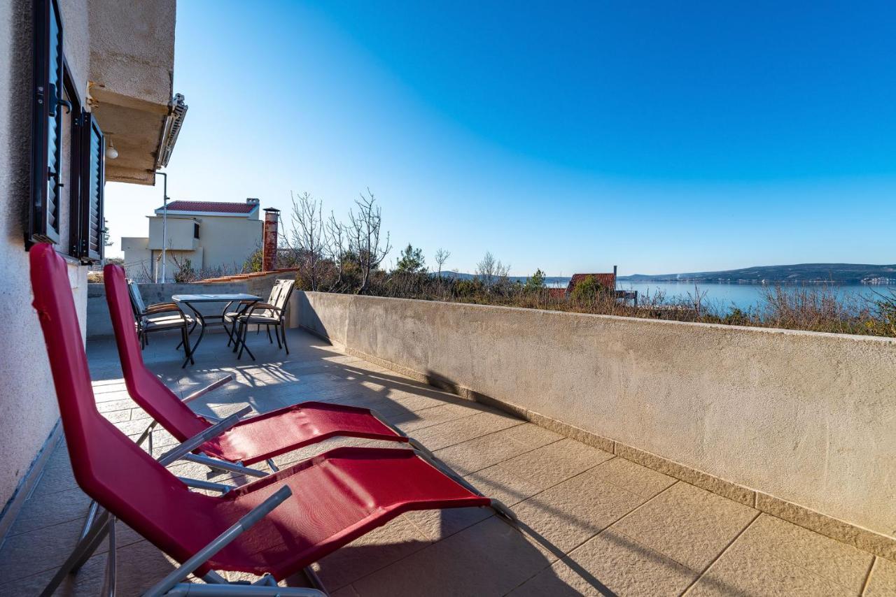Apartment Sea And Mountain With Pool Novigrad  Екстериор снимка