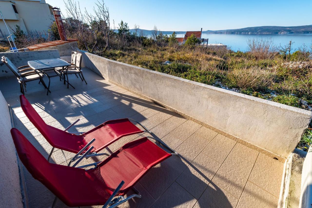Apartment Sea And Mountain With Pool Novigrad  Екстериор снимка